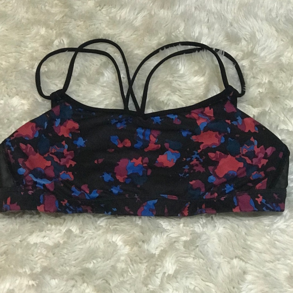 Lululemon bra in multicolor pattern-like new!